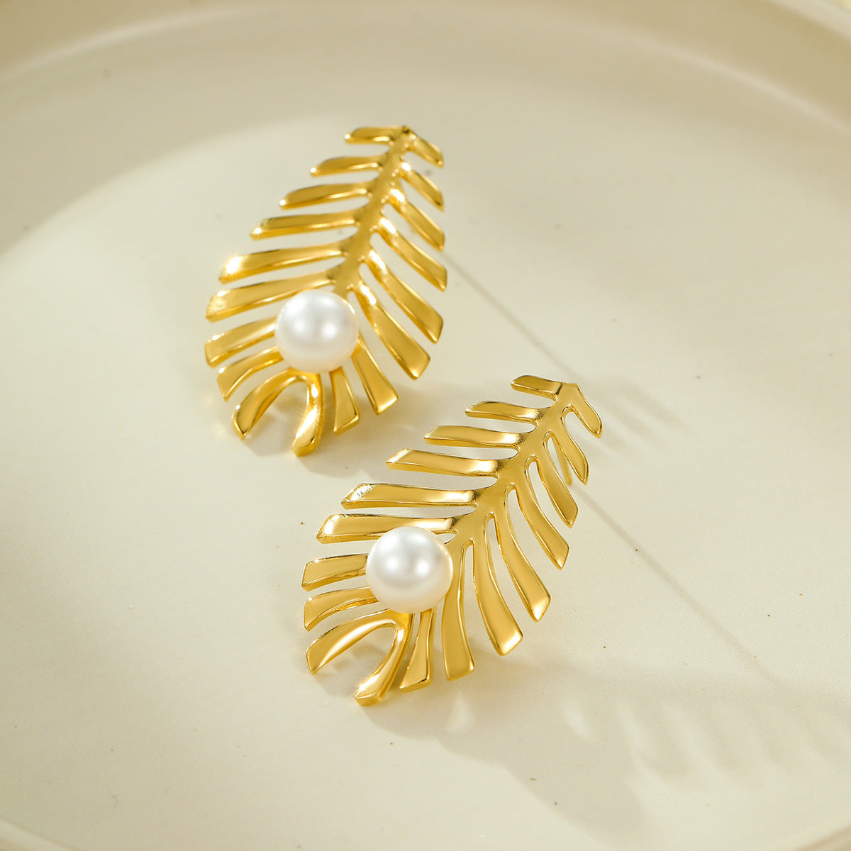 Pendientes de Acero Inoxidable con Forma de Hoja Estilo Vintage con Incrustaciones de Perlas y Baño de Oro de 18K para Mujer