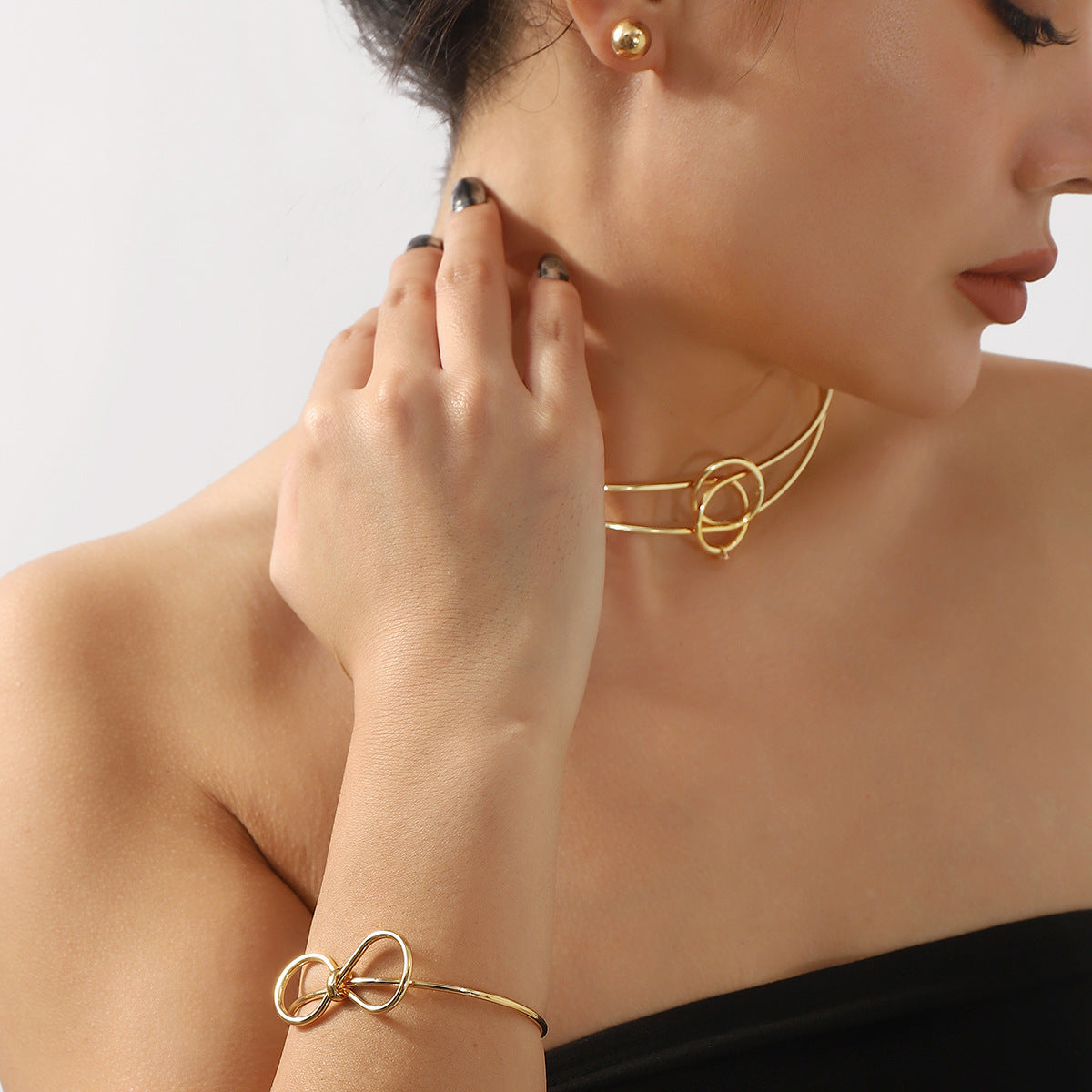 Set di collana girocollo da donna in metallo geometrico minimalista con finitura lucida