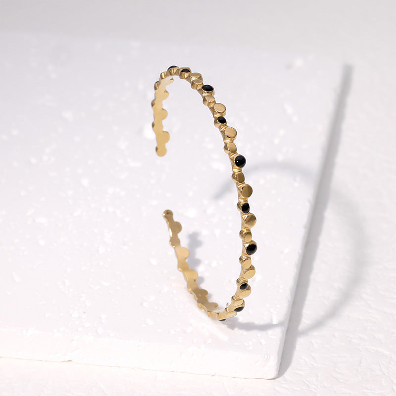 Bracciale rigido aperto in acciaio inossidabile placcato oro 18K con pois geometrici minimalisti alla moda
