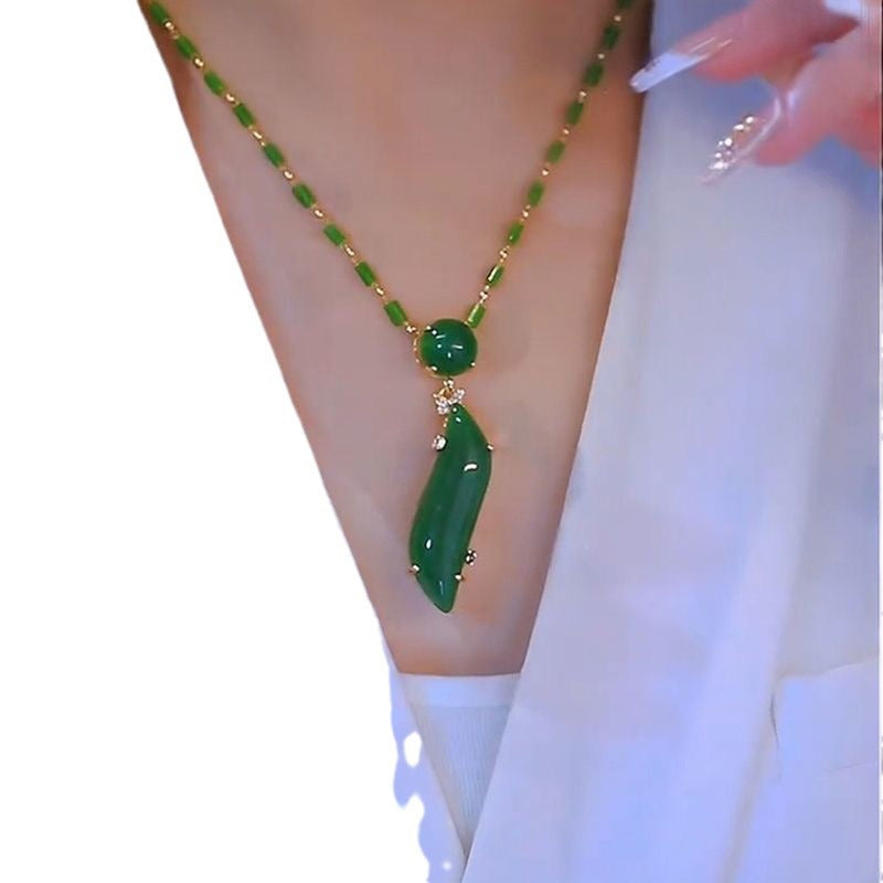 Original Design Geometric Pendant Necklace for Women Alloy Electroplated Delicate Clavicle Chain with Irregular Shape and Luxe Minimalist Aesthetic