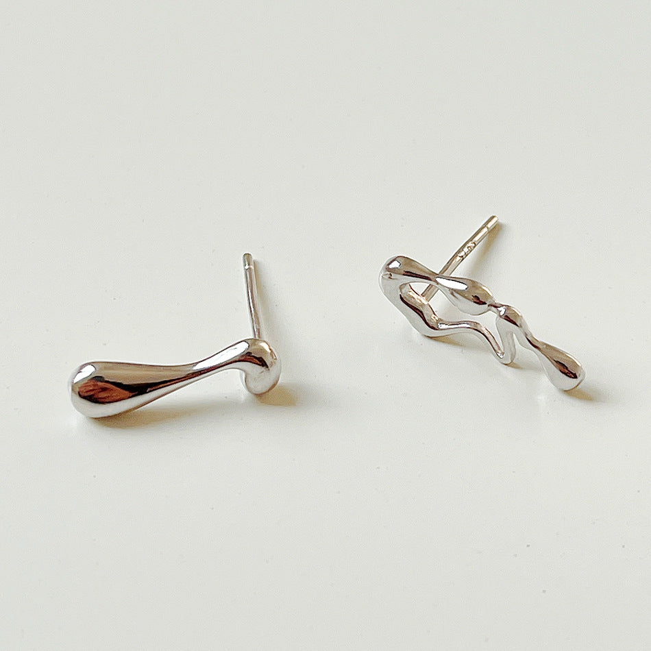 Pendientes Asimétricos Minimalistas con Diseño de Gota en Forma de Nota de Plata de Ley 925
