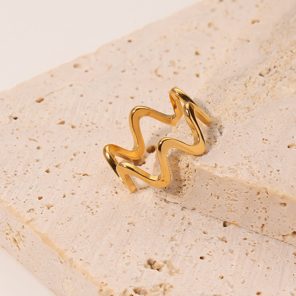 Anello in acciaio inossidabile a forma d'onda minimalista con placcatura in oro 18 carati da donna, gioielli di moda con design geometrico