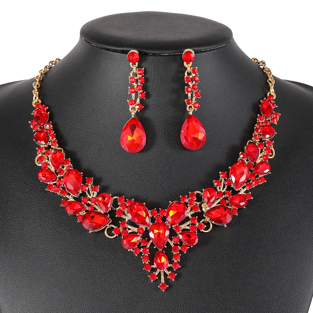 Exaggerated Vintage Floral Leaf Pendant Necklace Set for Women with Alloy Chain and Rhodium Plating, Includes Matching Earrings