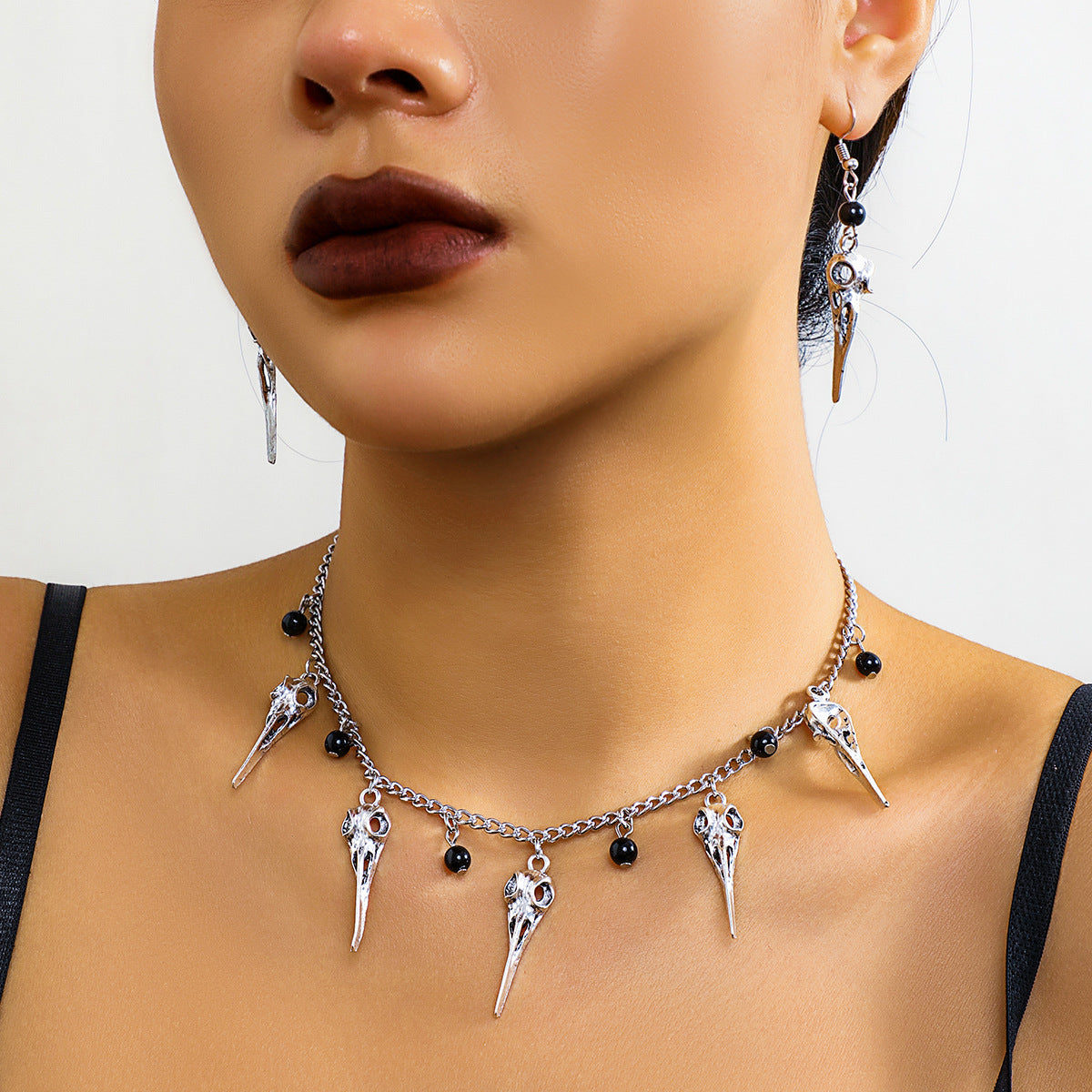 Collana da donna stile Punk Gothic Halloween con pendente a forma di teschio, catena in lega dalla forma geometrica e finitura galvanizzata