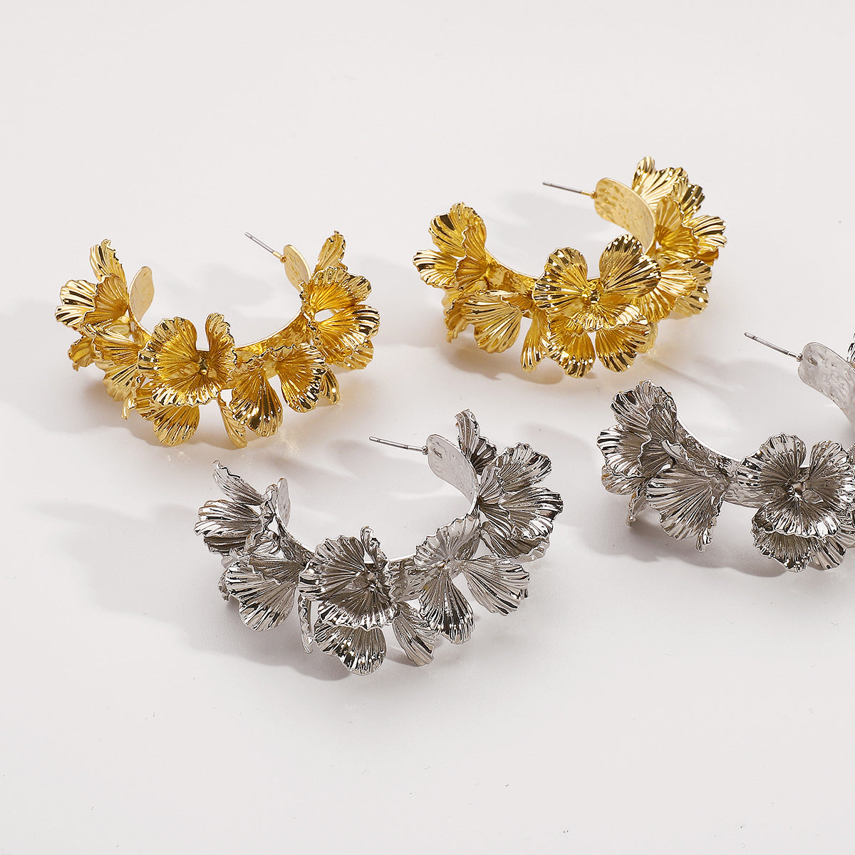Elegantes Pendientes de Aro Geométricos 3D Apilados con Flores para Mujer con Acabado de Hierro Galvanizado