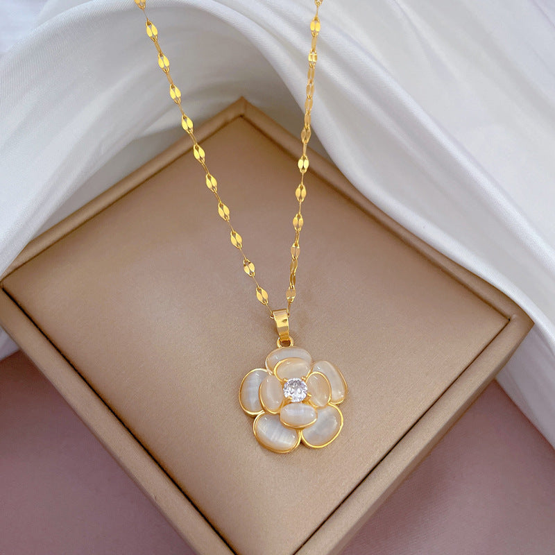 Luxury Exotic Geometric Star Clavicle Necklace in Titanium Steel with Rhinestone Inlay
