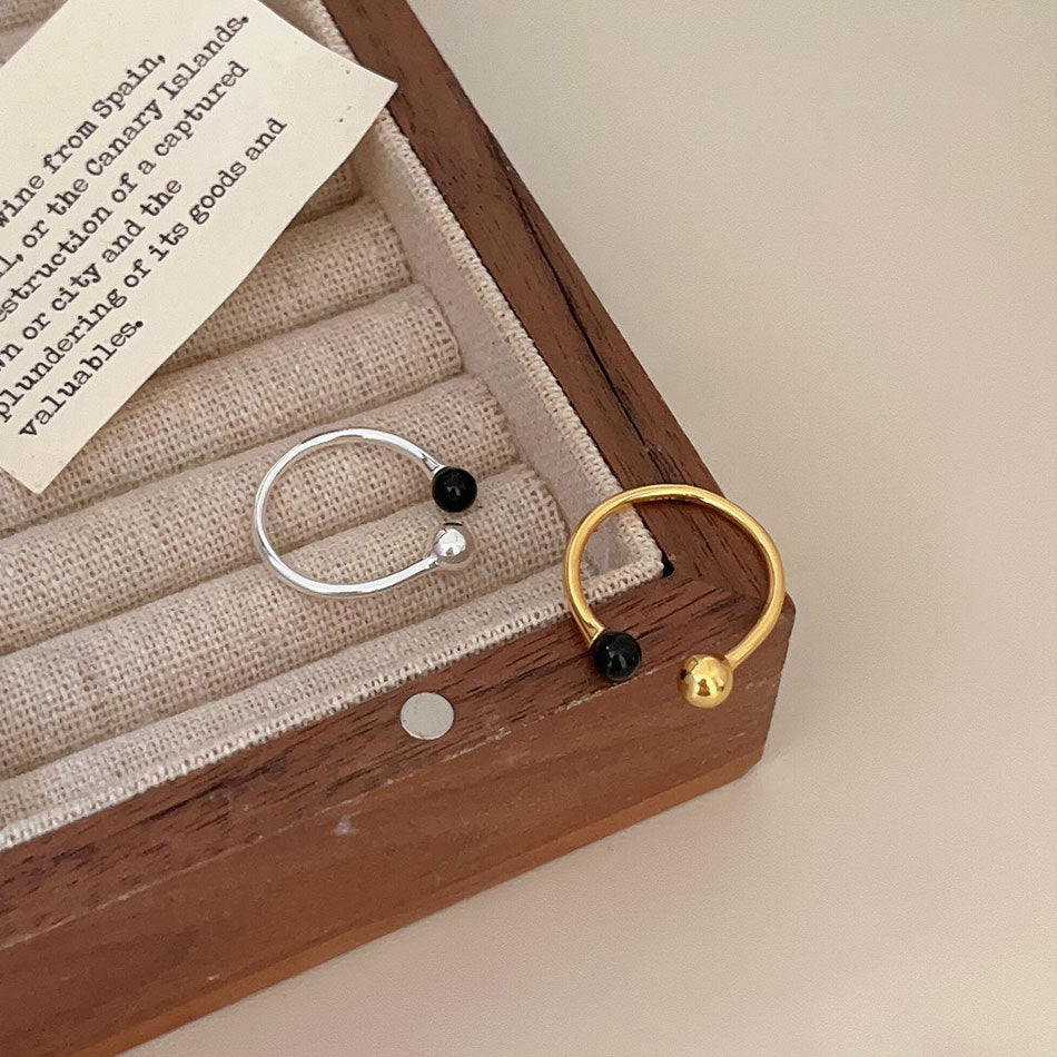 Minimalist Heart-Shaped 925 Sterling Silver Ring with Black Onyx Beads and Beveled Geometric Detail