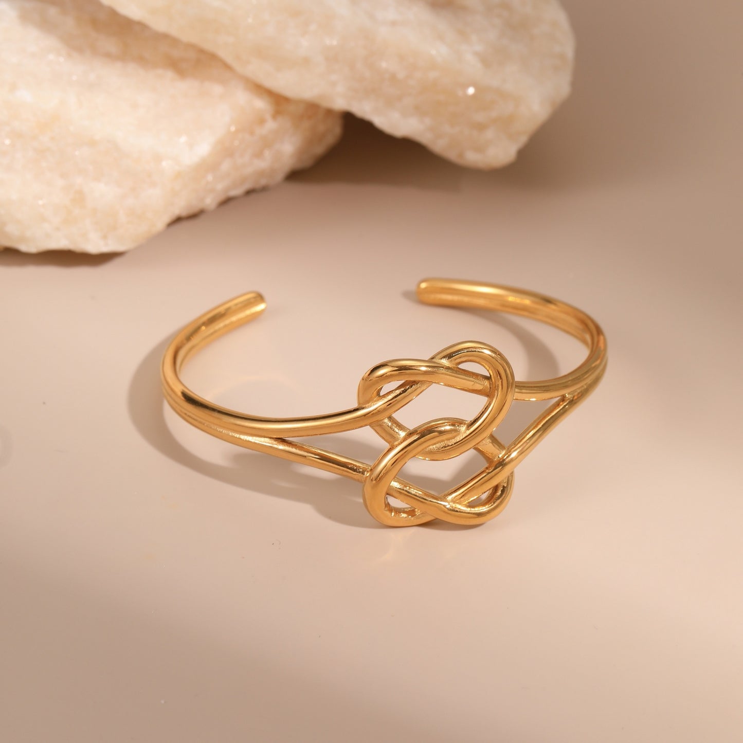 Pulsera de acero inoxidable con forma de corazón a la moda con chapado en oro de 18 quilates para mujer, joyería de mano de lujo con diseño geométrico minimalista