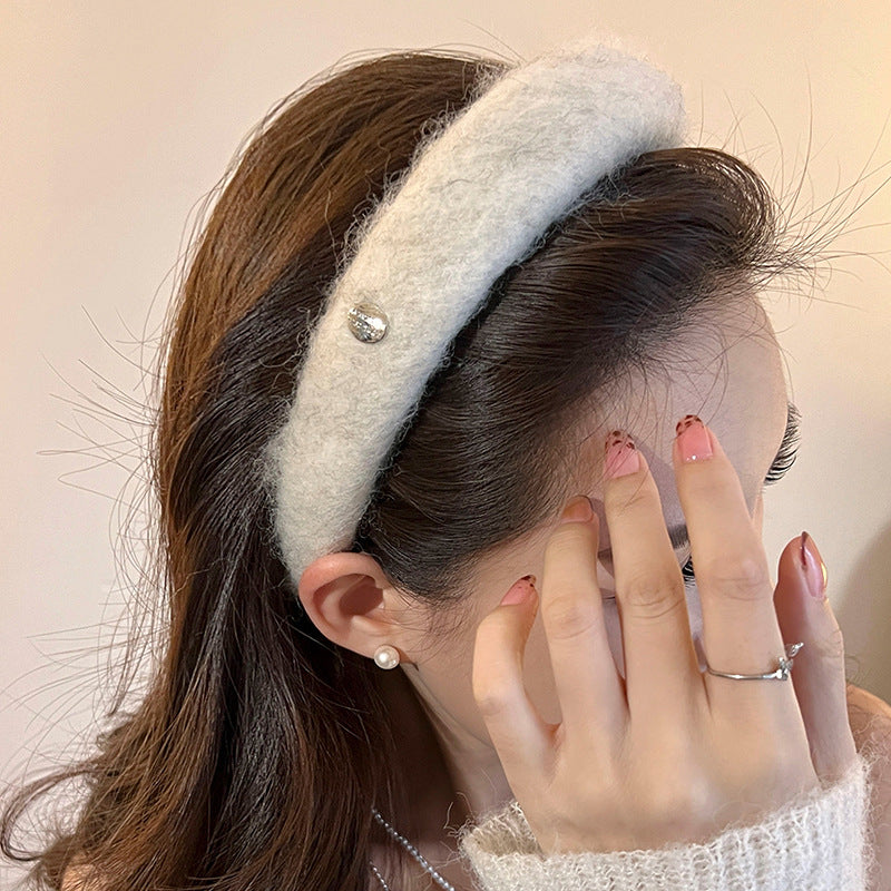 Diadema de letras de terciopelo para mujer con acabado artesanal, accesorio para el cabello moderno y versátil para otoño e invierno