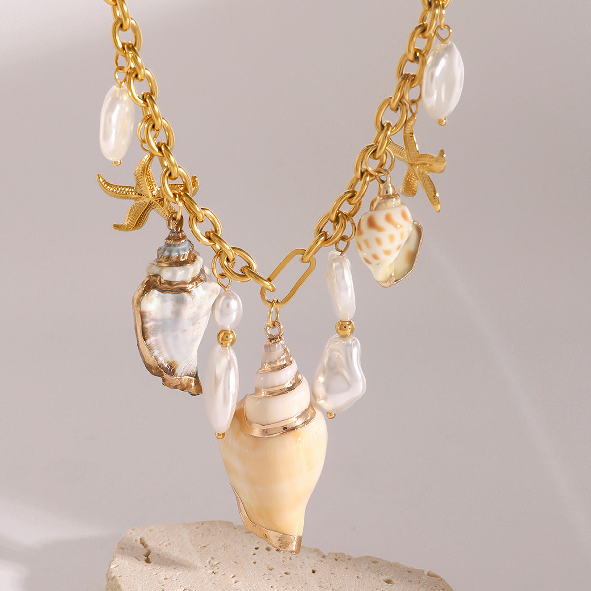 Collana con Pendente a Forma di Concha Marina e Stella Marina Stile Vacanza in Acciaio Inossidabile con Finitura Placcata da Donna