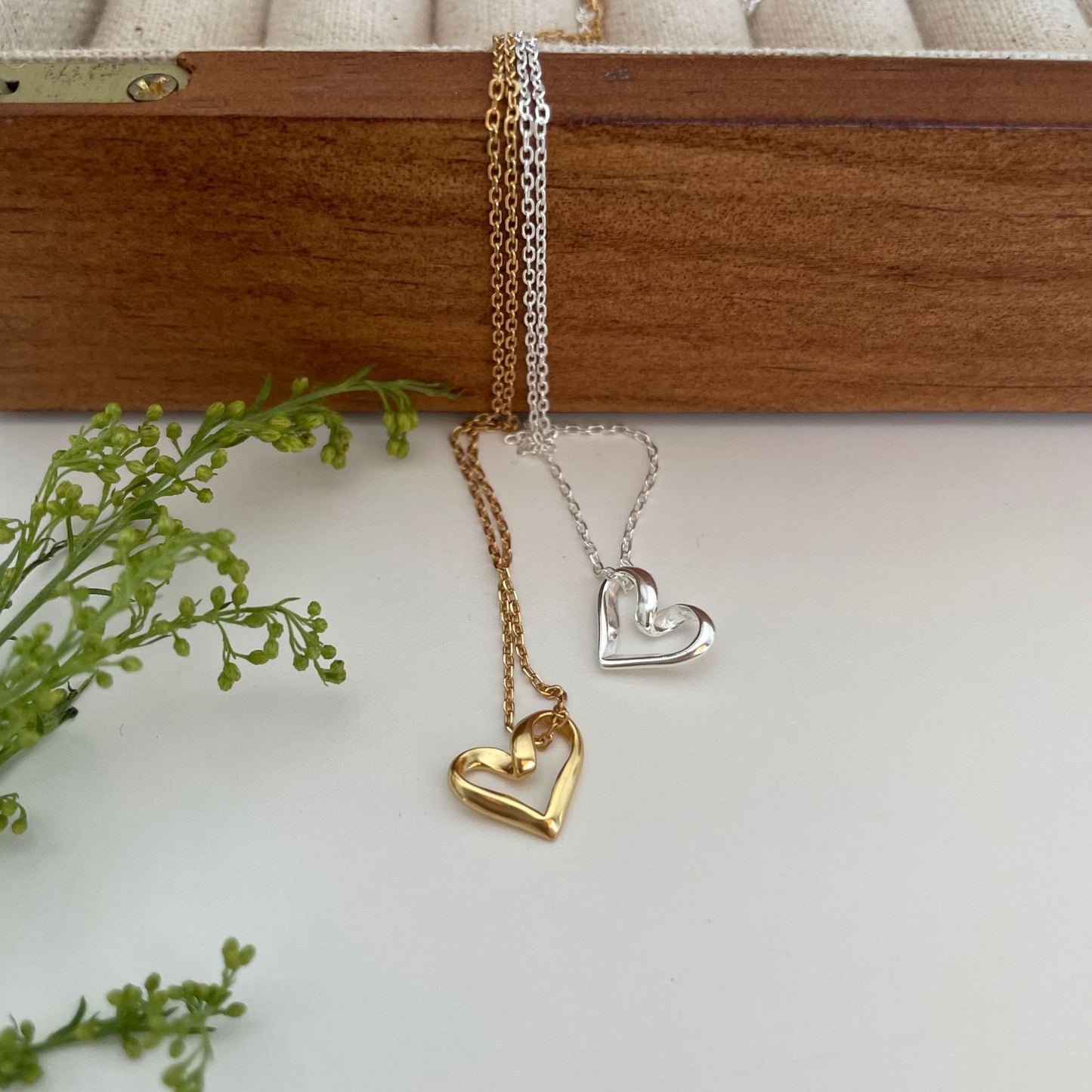 Minimalist Heart-Shaped 925 Sterling Silver Necklace with Geometric Pendant and Polished Finish