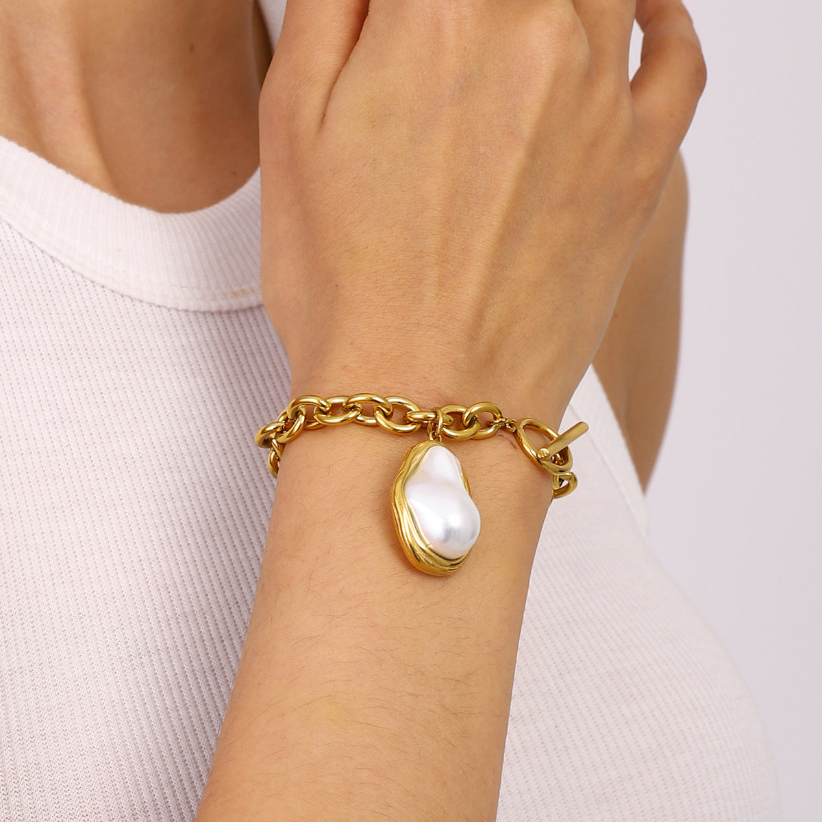 Bracciale con perle barocche geometriche da donna in acciaio inossidabile placcato oro 18 carati stile europeo-americano
