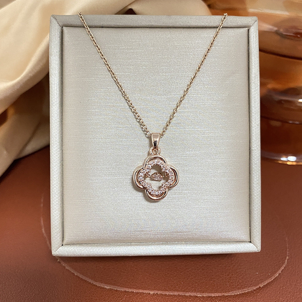 Collana con ciondolo a quadrifoglio minimalista da donna in acciaio al titanio con finitura placcata su catena a O