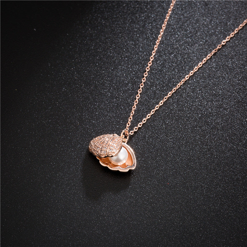 Collana in acciaio al titanio placcato rame con perla intarsiata a forma di fiore vintage e ciondolo a conchiglia irregolare per donna e uomo