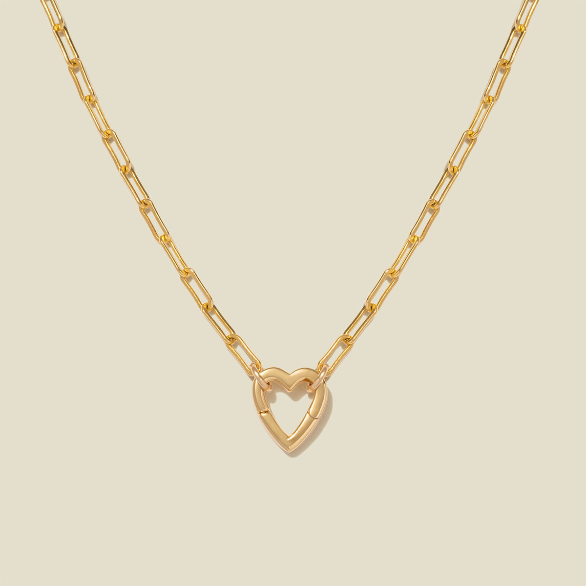 Ciondolo Minimalista placcato oro in ottone a forma di cuore con strass e barretta quadrata
