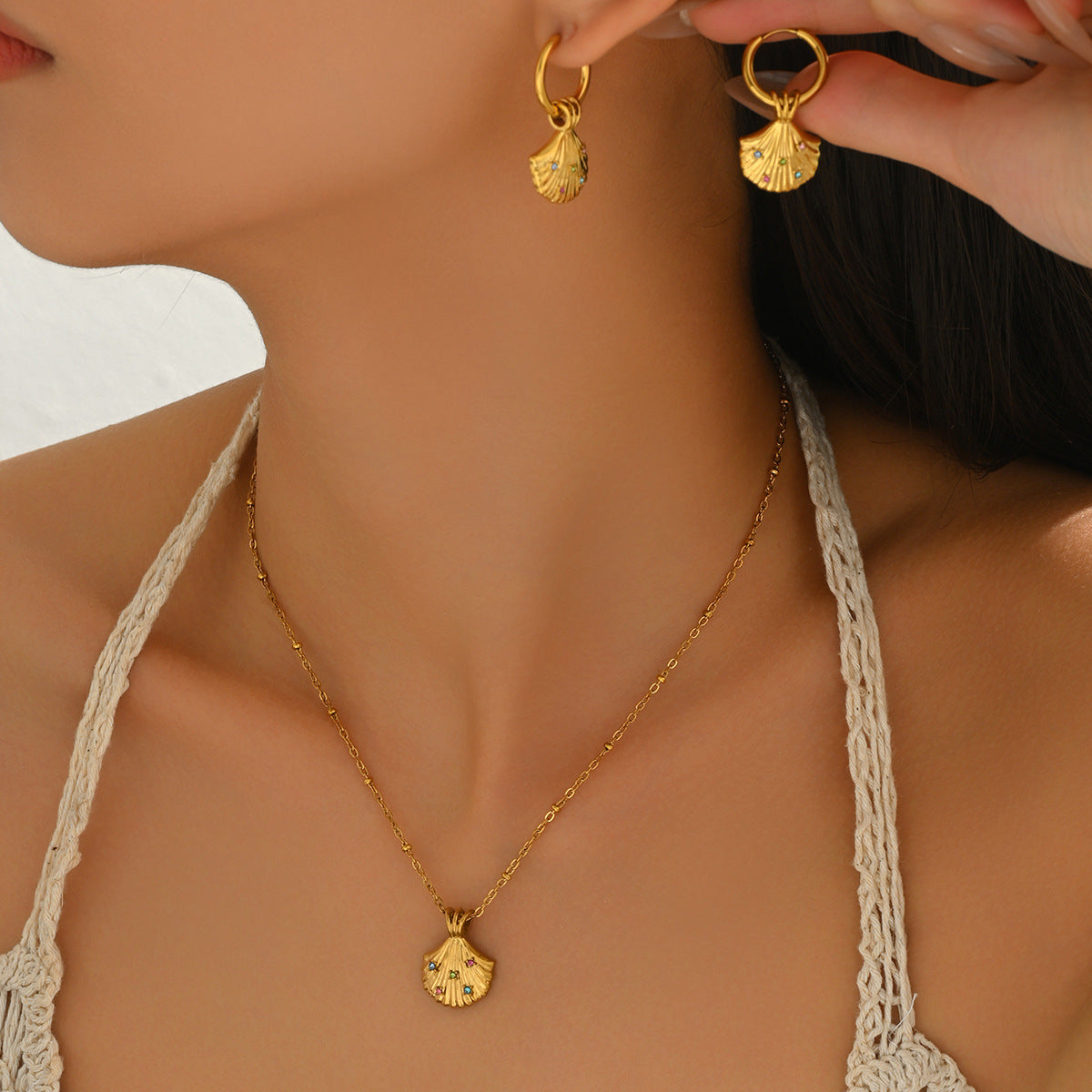 Set di collana e orecchini a pendente con conchiglia minimalista da donna ispirati all'oceano in rame con intarsio di strass