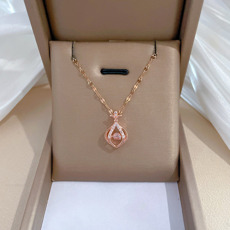 Elegante Collar con Colgante de Luna Geométrica de Acero de Titanio para Mujeres y Hombres con Incrustaciones de Diamantes de Imitación y Delicada Cadena de Relicario