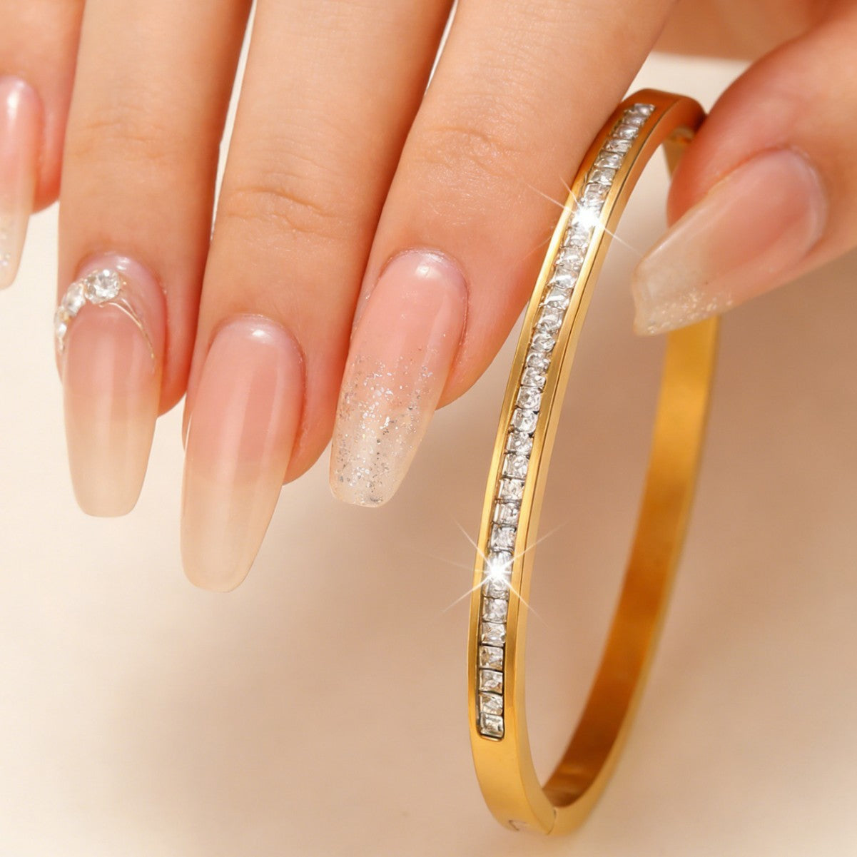 Minimalist Single Row Rhinestone Geometric Clover Nail Titanium Steel Bracelet 18K Gold Plated