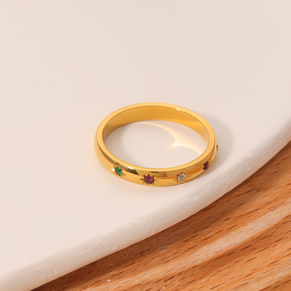 Anello esagonale geometrico in acciaio inossidabile da donna con intarsio di zirconi colorati e finitura placcata