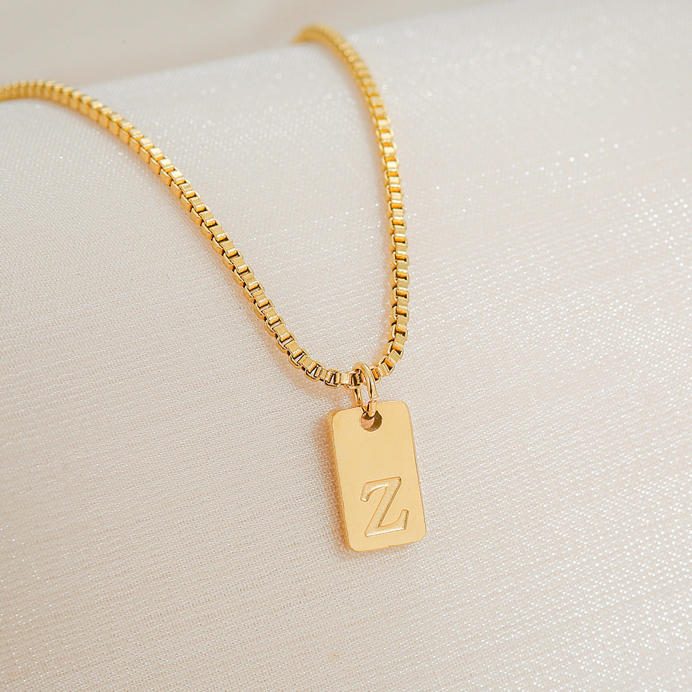 Collar con colgante de letra geométrica minimalista de acero inoxidable con baño de oro de 18 quilates para mujer