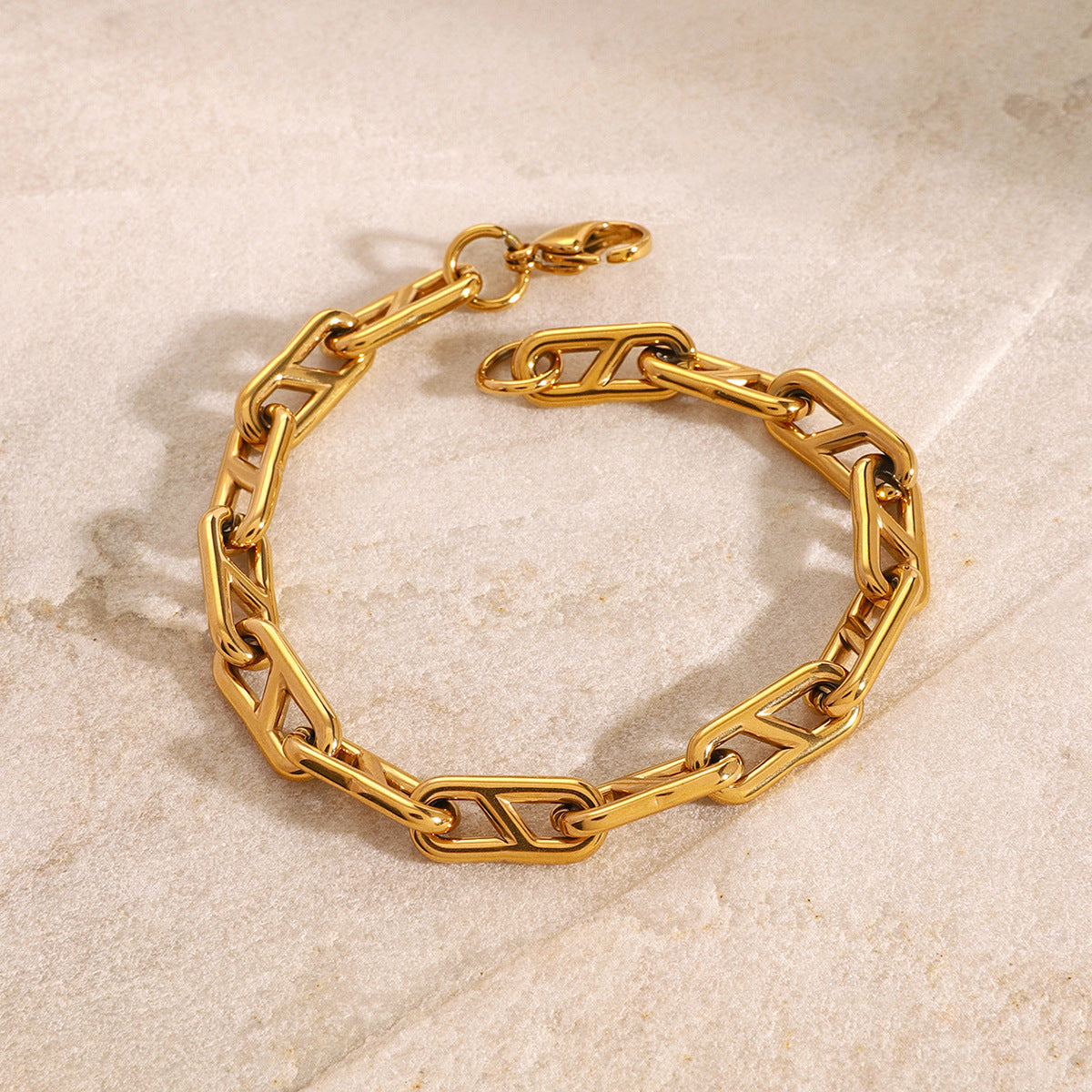 Pulsera de Acero Inoxidable Minimalista Geométrica Bañada en Oro para Mujer con Acento Numérico