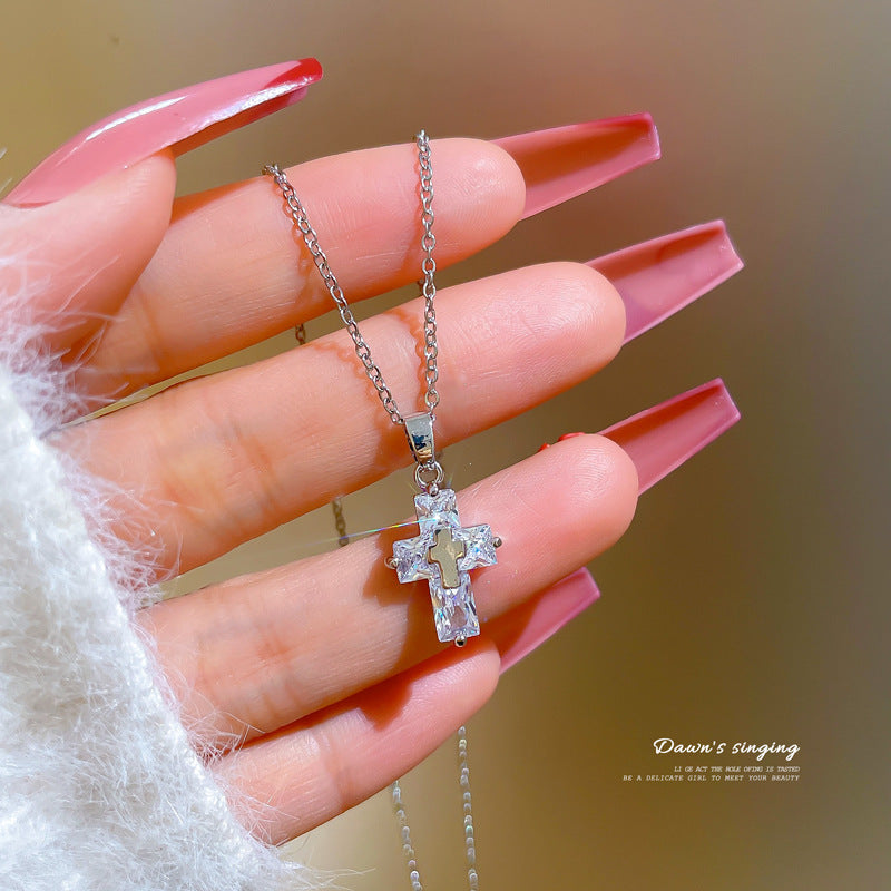 Collana in Stile Cartone Animato con Cuore in Acciaio al Titanio con Pendente in Rame e Intarsio di Strass per Donne e Uomini