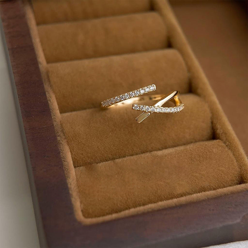 Anello aperto geometrico minimalista da donna con intarsio in zircone in ottone, anello per l'indice alla moda per tutti i giorni con una sensazione di lusso