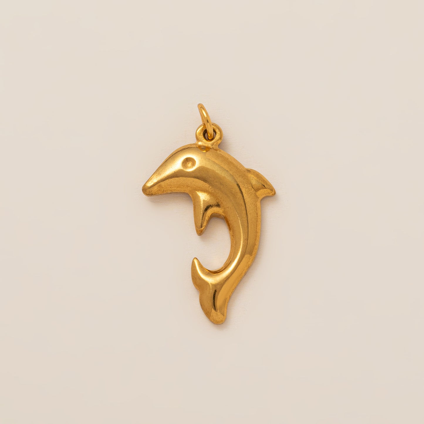 Collar minimalista con colgante de animal de acero de titanio bañado en oro de 18 quilates para mujer