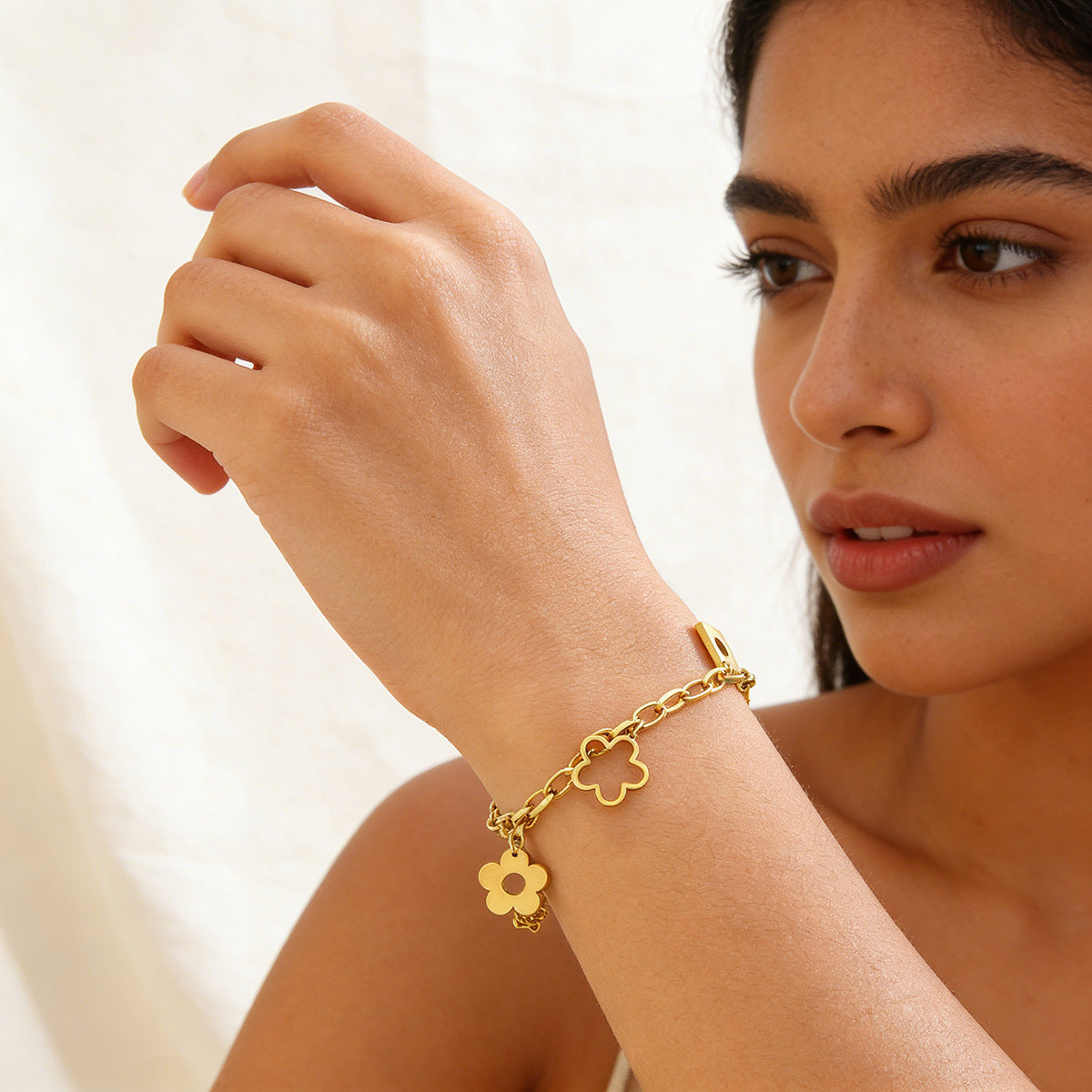 Sweet Minimalist Floral Plated Stainless Steel Paperclip Bracelet for Women
