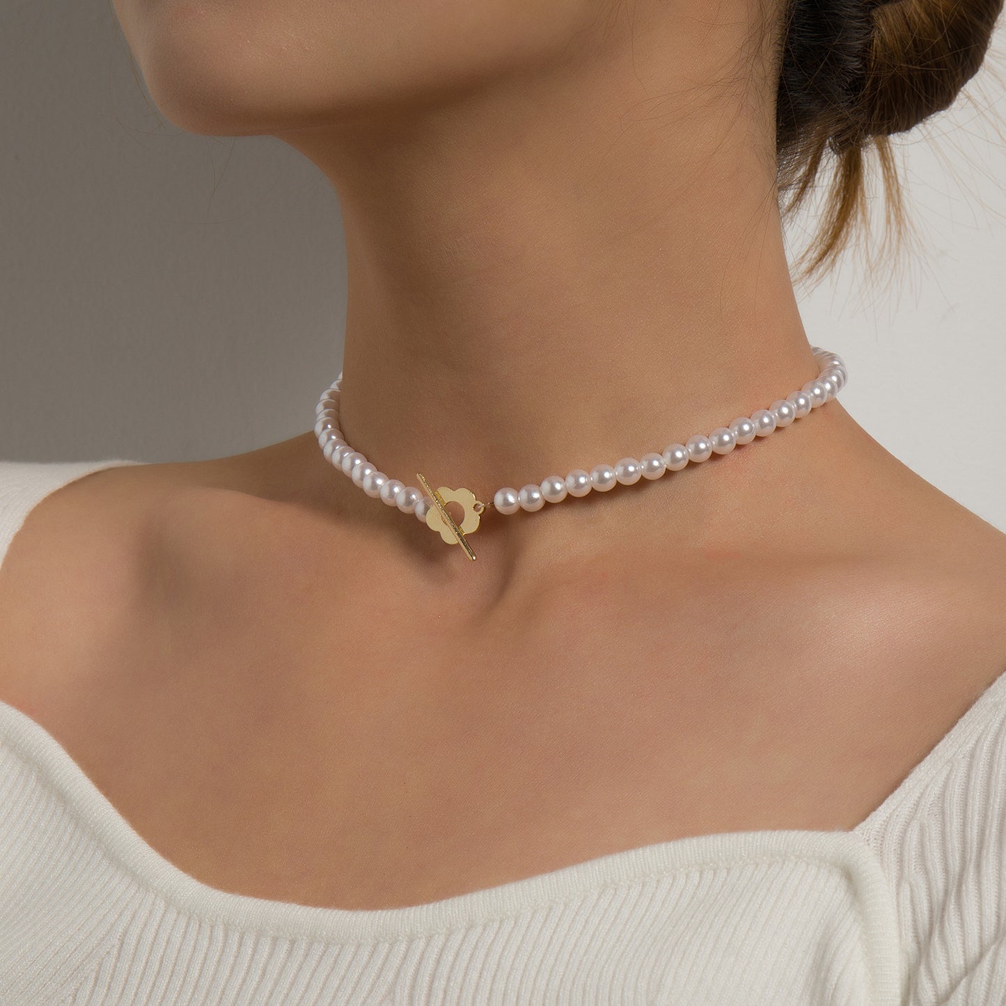 Minimalist Floral Geometric Alloy Plated Necklace for Women - Elegant Short Pearl Collar Chain with O-Clasp