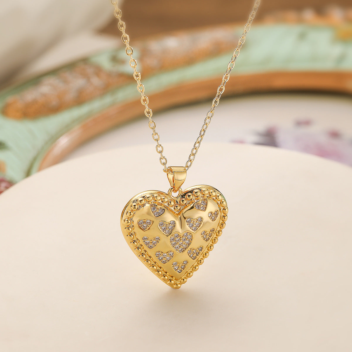 Collana con Pendente Minimalista in Rame Lusso con Placcatura in Oro 18K e Zircone a Forma di Cuore per Donne