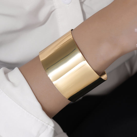 Pulsera de esclava abierta geométrica minimalista pulida para mujer hecha de hierro con acabado chapado