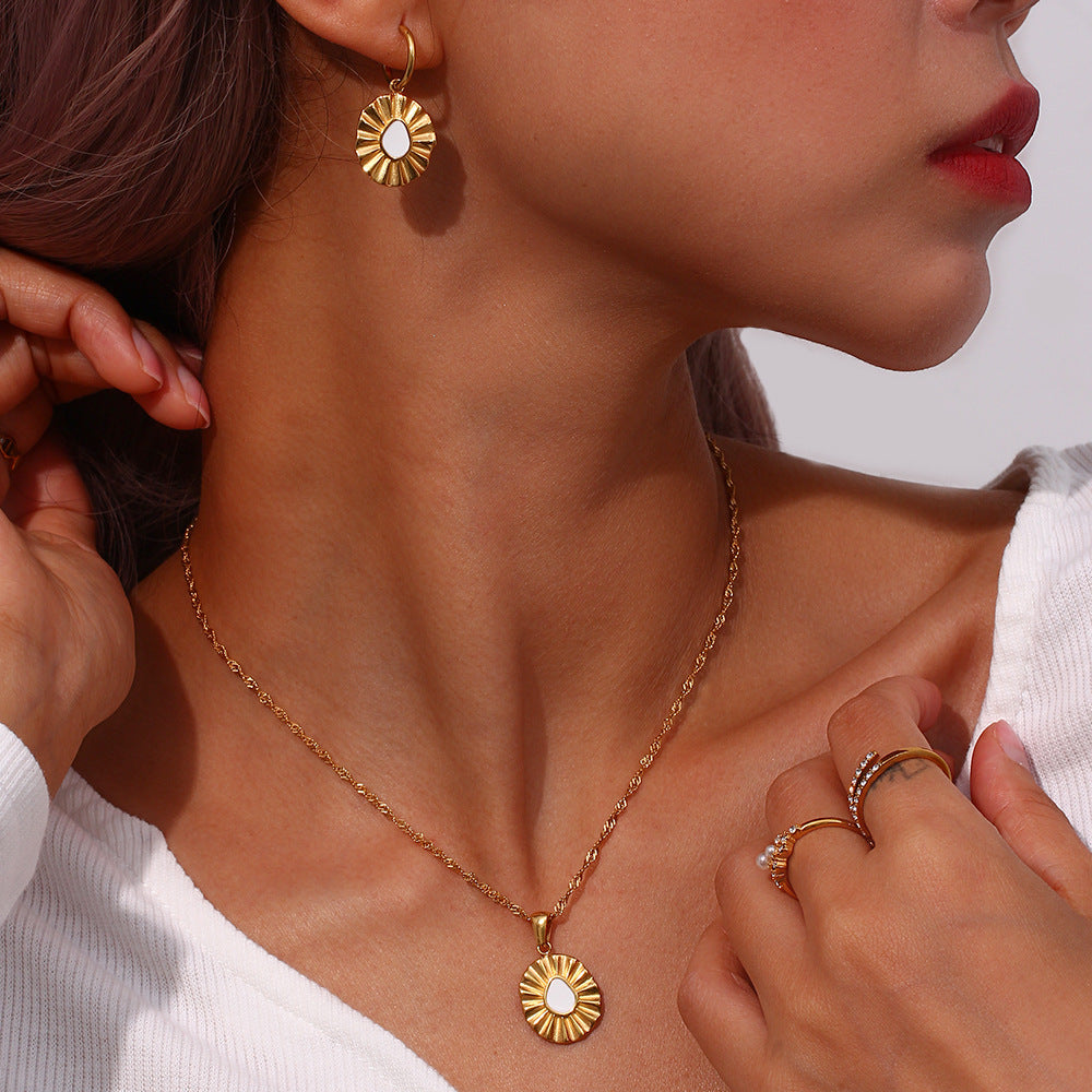 Minimalist Retro Sunflower Pendant Necklace in Stainless Steel with Wavy Chain and Enamel Detail for Women