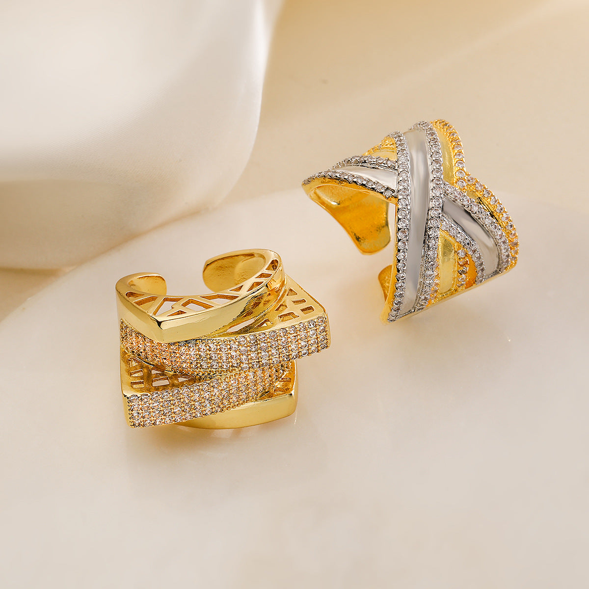 Anello aperto geometrico vintage alla moda, micro-incastonato con zirconi cubici, placcato oro 18 carati, in rame, a fascia larga, da donna