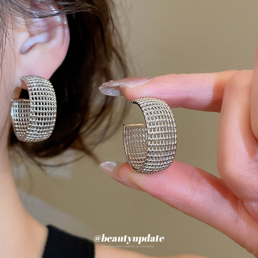 Orecchini a Cerchio Geometrici a C in Metallo con Finitura Argentata da Donna, Polsini Auricolari Minimalisti alla Moda
