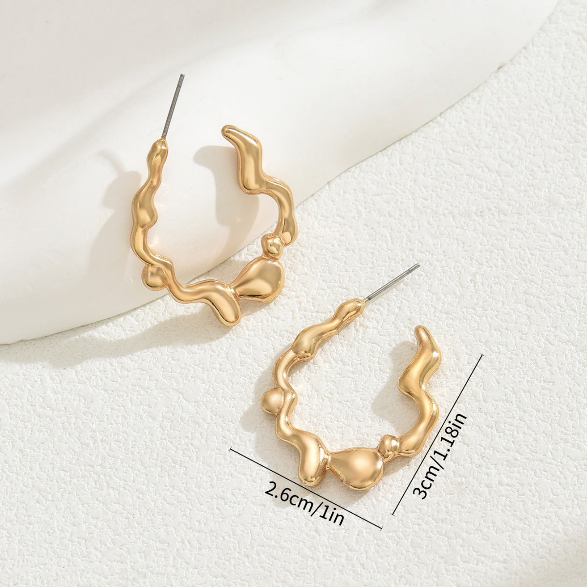 Pendientes de botón geométricos de oficina para mujer con diseño de líneas dobladas en forma de U bañados en cobre con acabado de oro de 18K