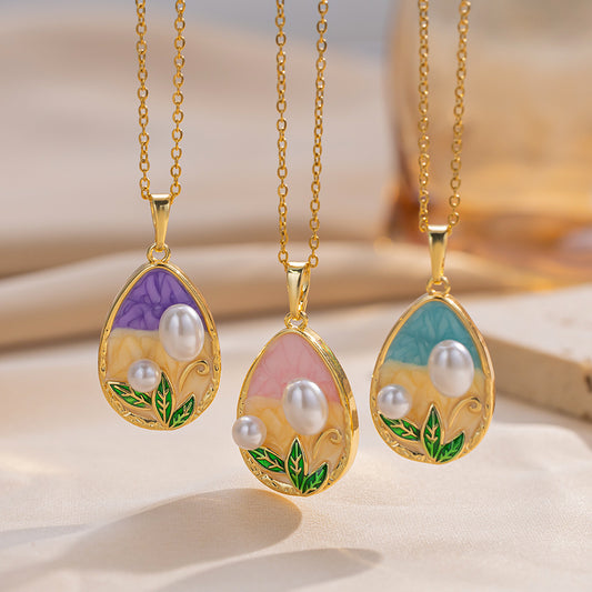 Collana di Lusso Francese Vintage Monet Garden con Ciondolo a Cuore, Catena in Acciaio al Titanio, Finitura Smaltata, Motivo Floreale a Tulipano, Delicata Catena a Clavicola da Donna