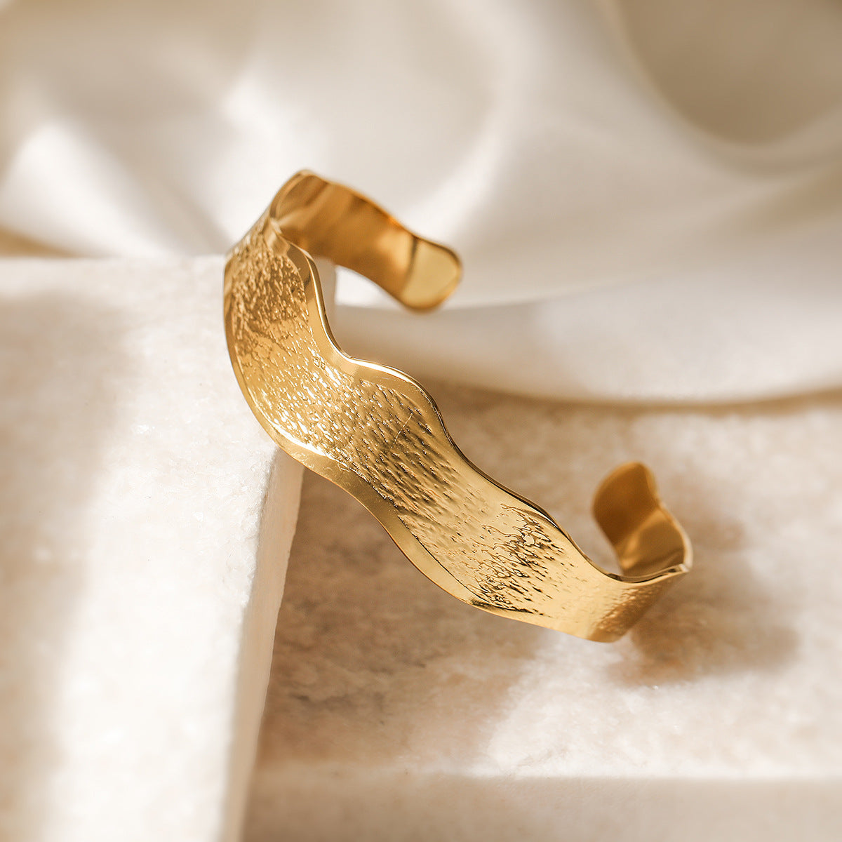 Vintage Wave Geometric Open C-Shaped Stainless Steel Bracelet for Women with Plated Finish