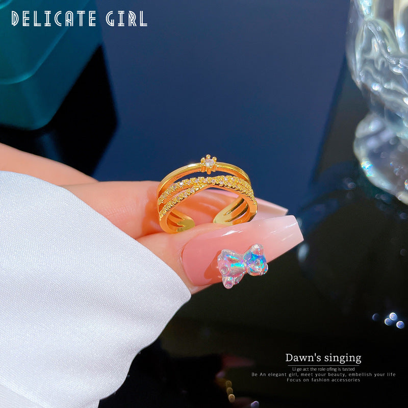 Anello da donna minimalista a forma di corona con placcatura in oro vero e intarsio di zirconi