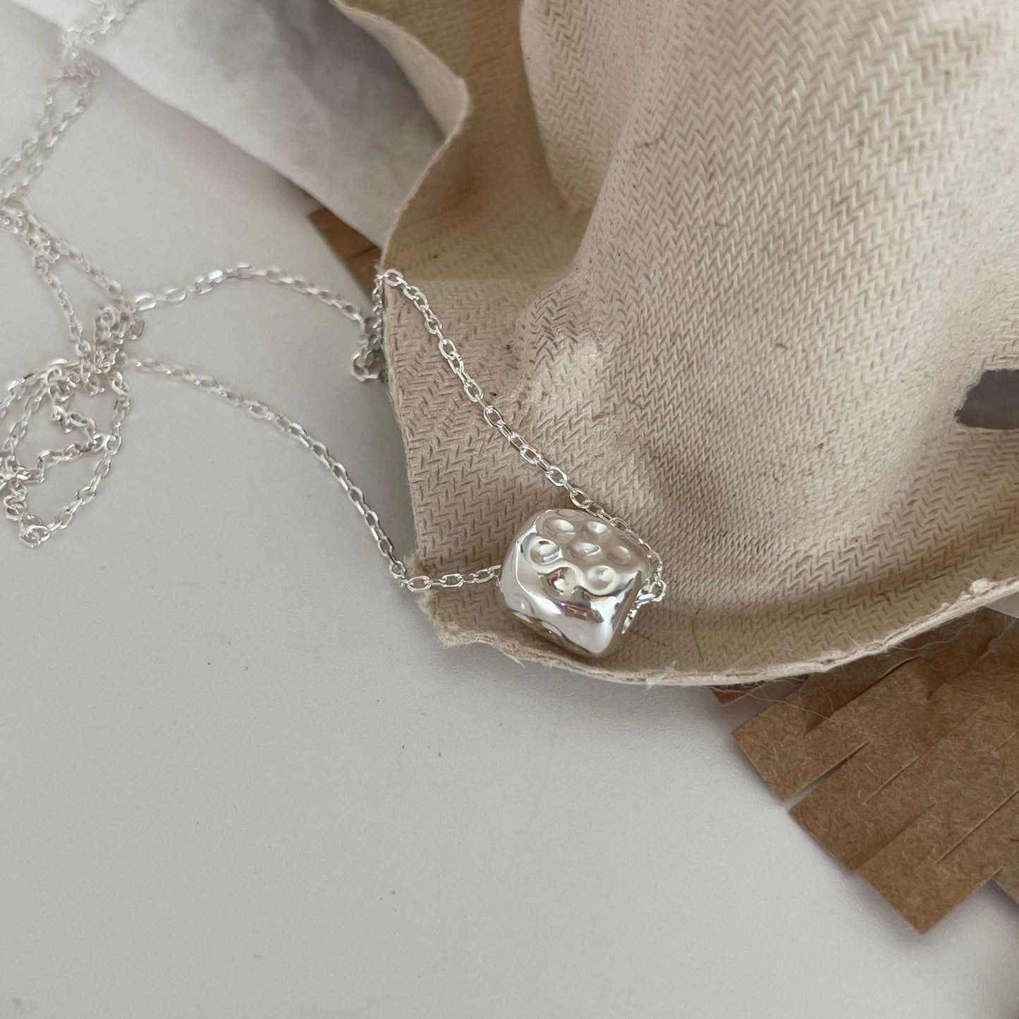 Collana Minimalista in Argento Sterling 925 con Pietra Irregolare Geometrica