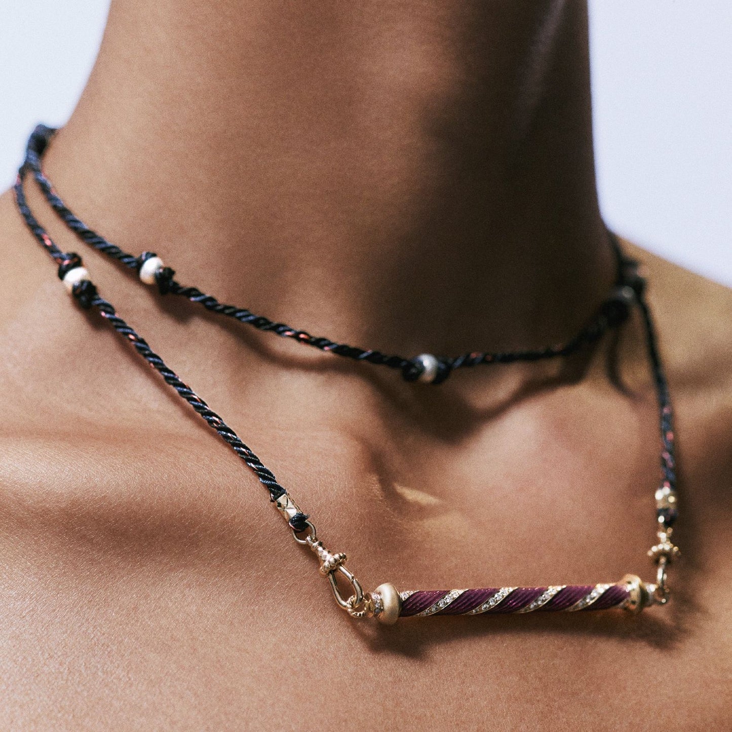 Collana con ciondolo geometrico vintage in acciaio al titanio placcato oro unisex, design affusolato ispirato ai Tarocchi