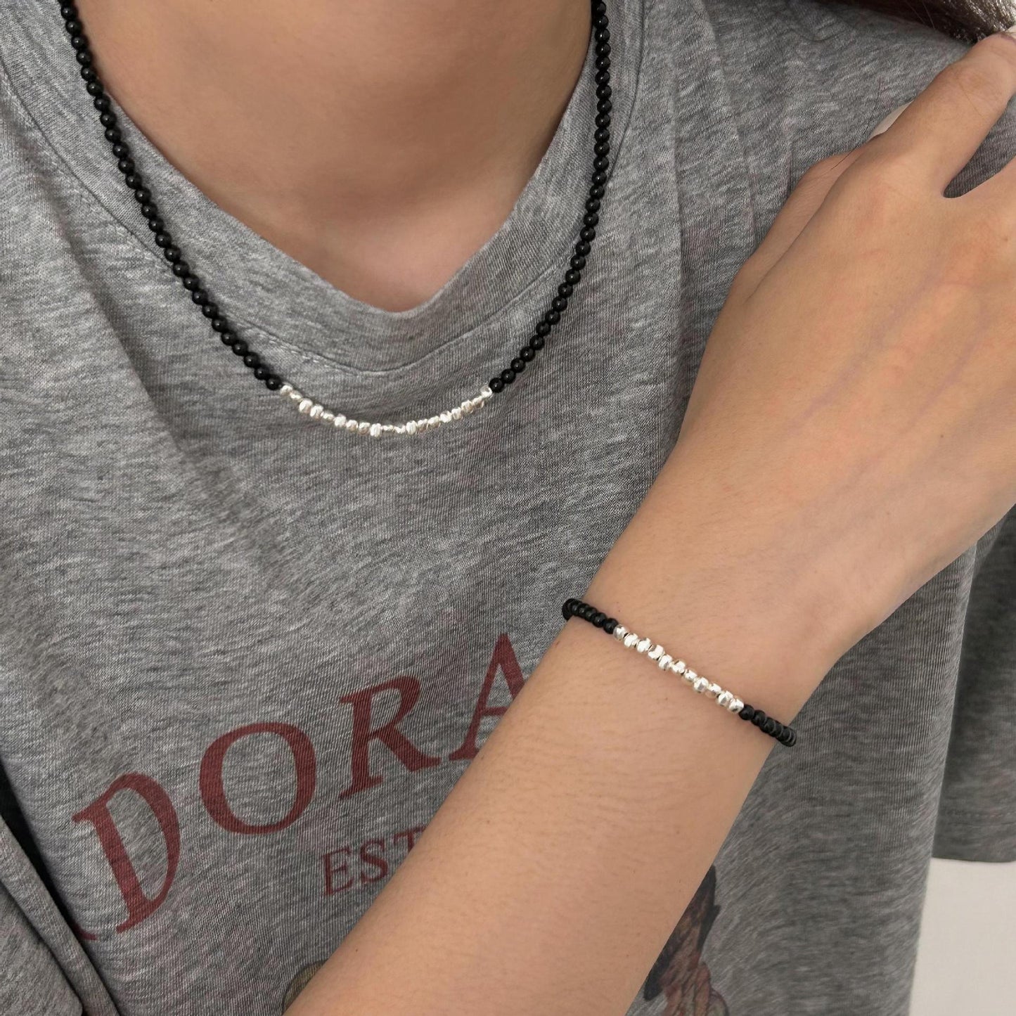 Bracciale Minimalista Geometrico Irregolare con Onice Nera in Argento Sterling 925 con Finitura Placcata