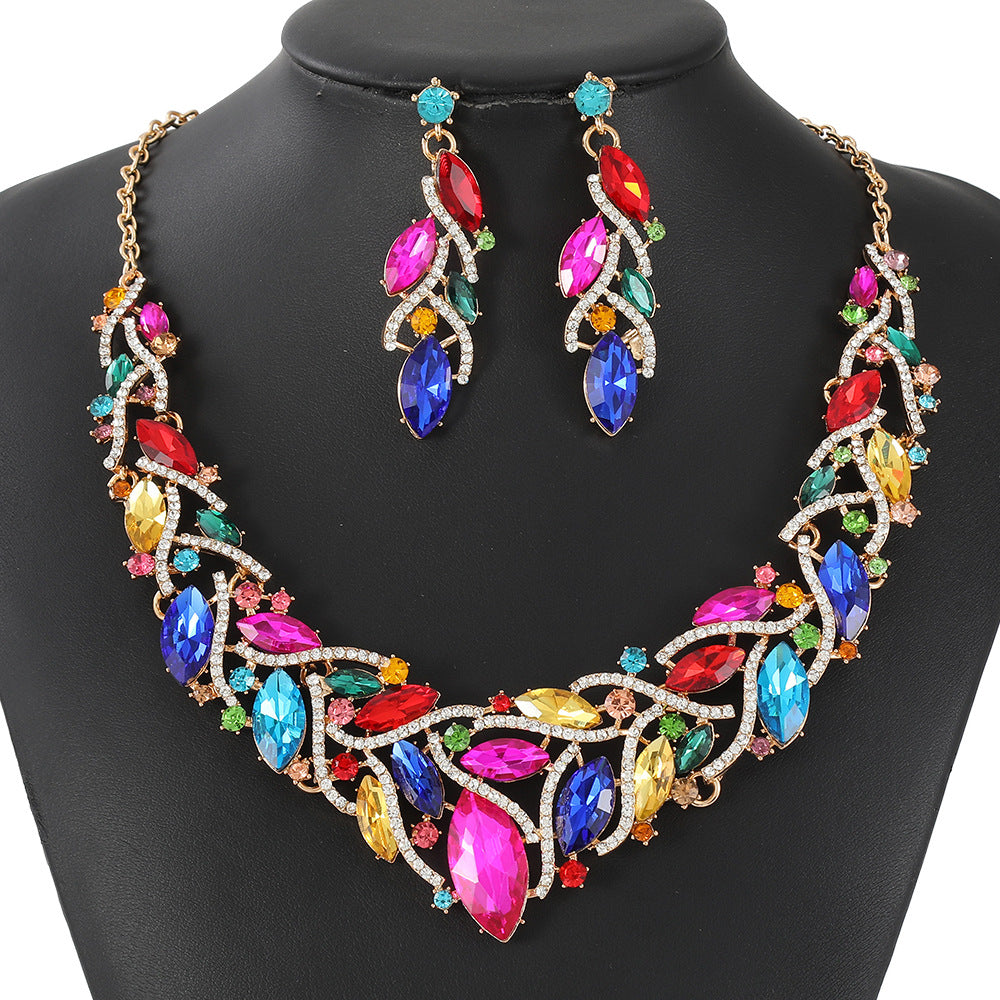 Fashion OL Floral and Teardrop-Shaped Zinc Alloy Plated Necklace Set with Rhinestone Pendant for Women