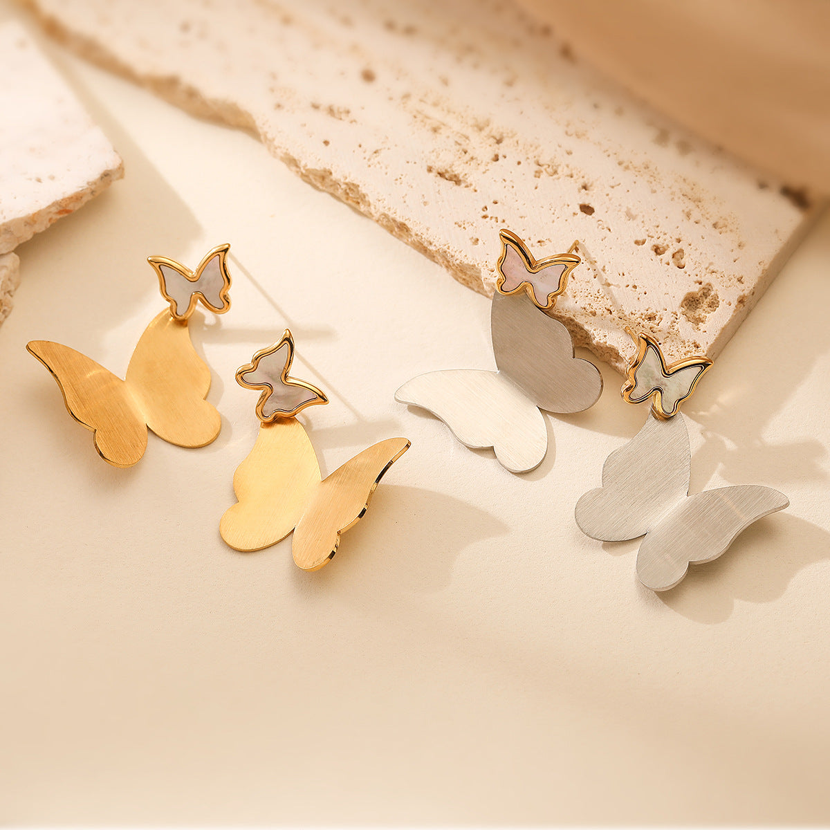 Orecchini minimalisti in acciaio inossidabile a forma di farfalla per donna con placcatura in oro 18 carati