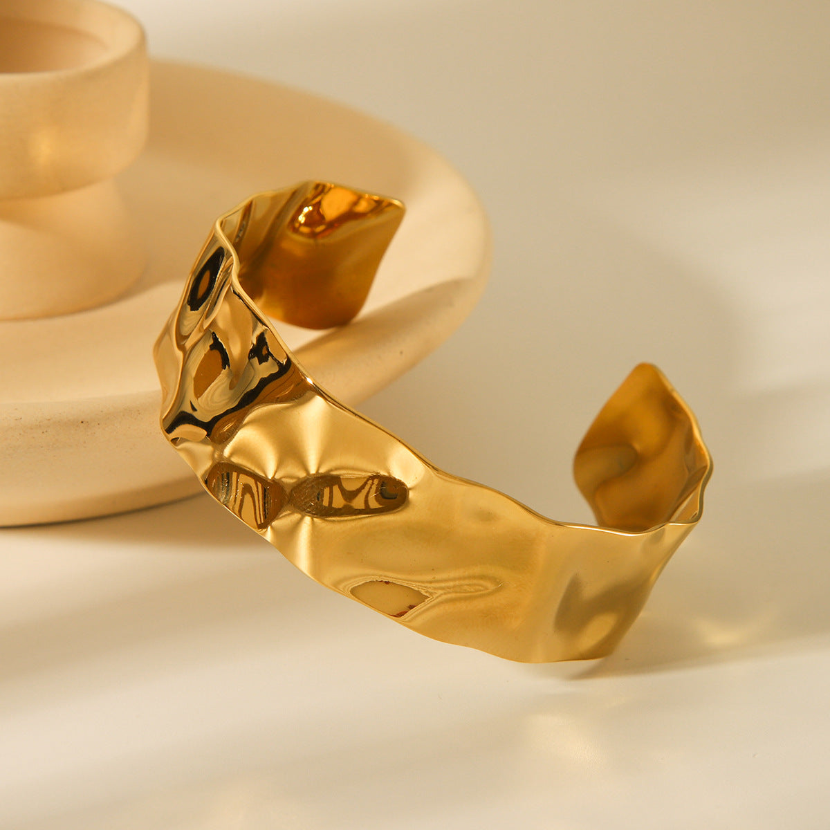 Ins Style Exaggerated 18K Gold Plated Hammered Stainless Steel Open Cuff Bracelet Geometric Round Design