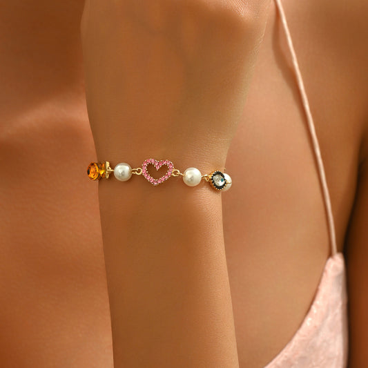 Pulsera geométrica de aleación de zinc con forma de corazón e incrustaciones de diamantes de imitación para mujer, joyería de mano minimalista a la moda