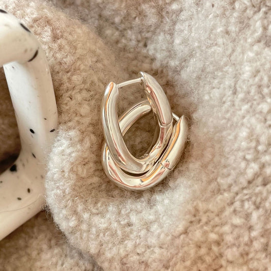 Orecchini a perno minimalisti a forma di arco in argento sterling 925 con pavé di micro-pietre