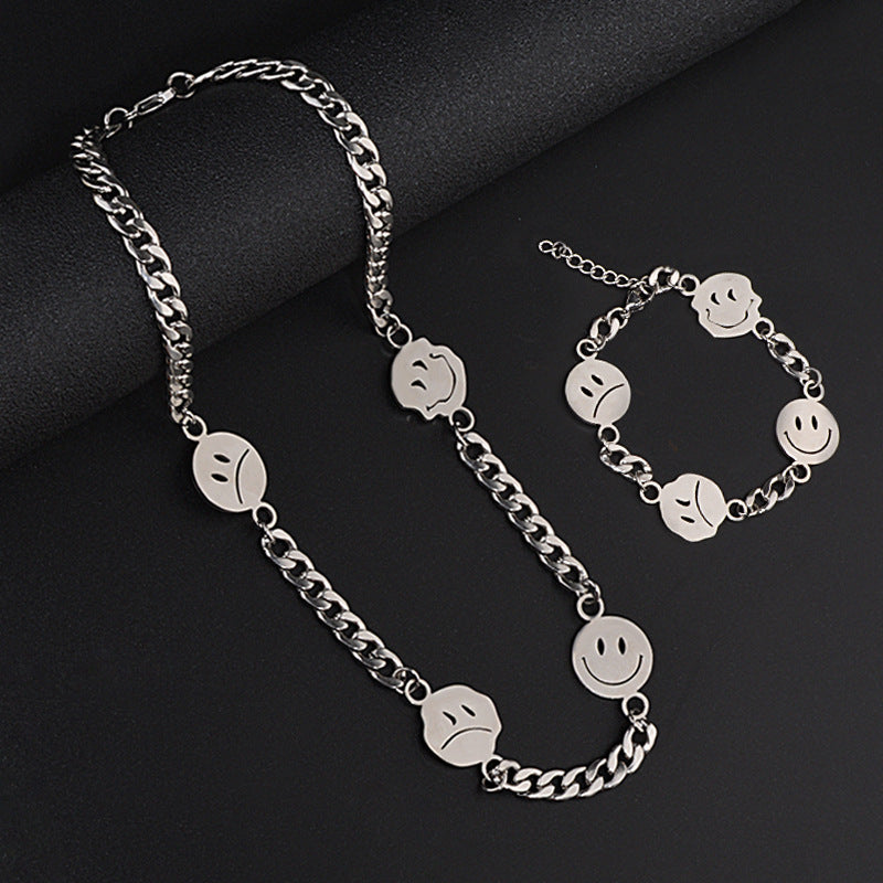Collar con colgante de emoji divertido en acero de titanio con diseño geométrico para uso casual unisex