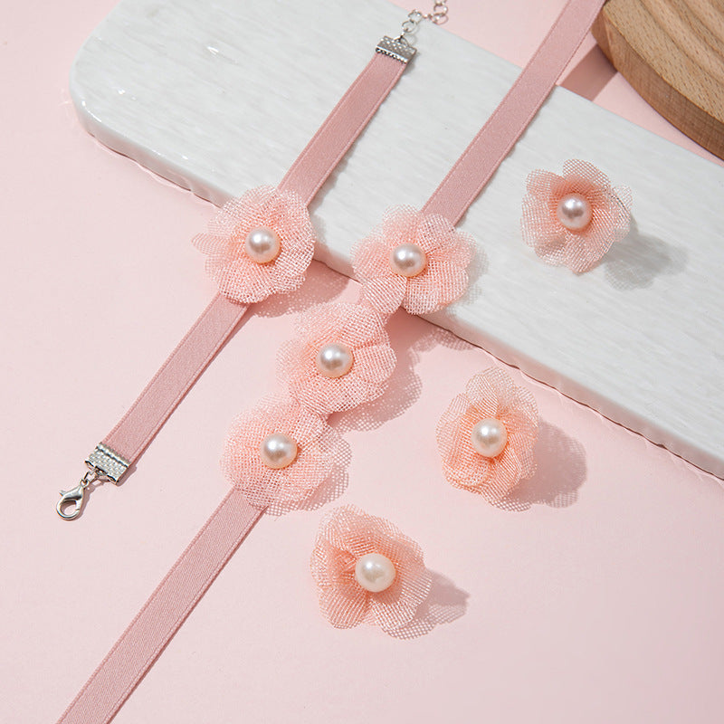 Collar con colgante floral hecho a mano para mujer en tela con delicado diseño de flor para viajes a la playa en verano