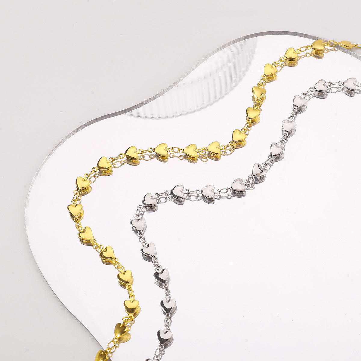 Collana minimalista a forma di cuore in lega con finitura placcata per donna, catena per clavicola, regalo per la festa della mamma